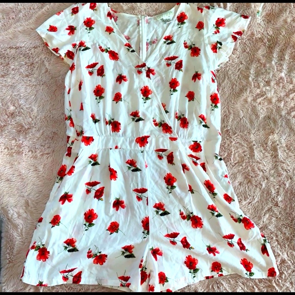 🎲Forever 21+ Plus Size White Spring Floral Romper